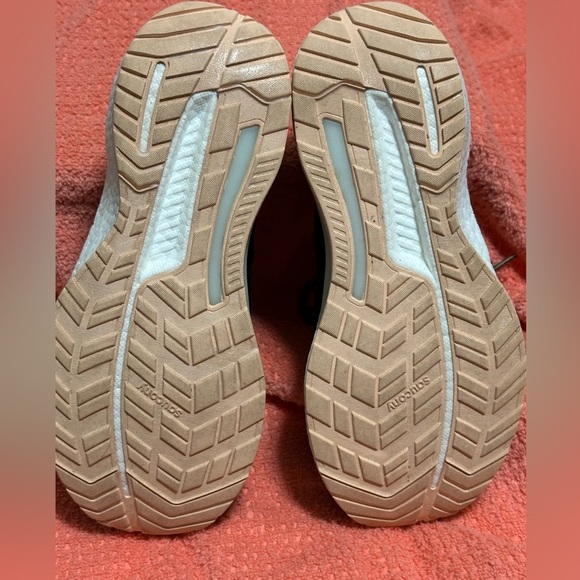 Saucony Black and Pink Sneakers with Breathable Mesh - Picture 4 of 5